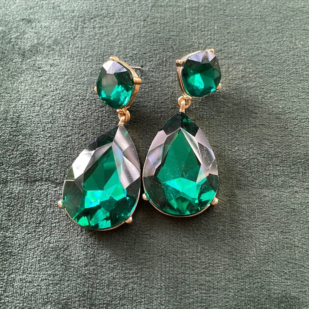 Emerald color earrings
